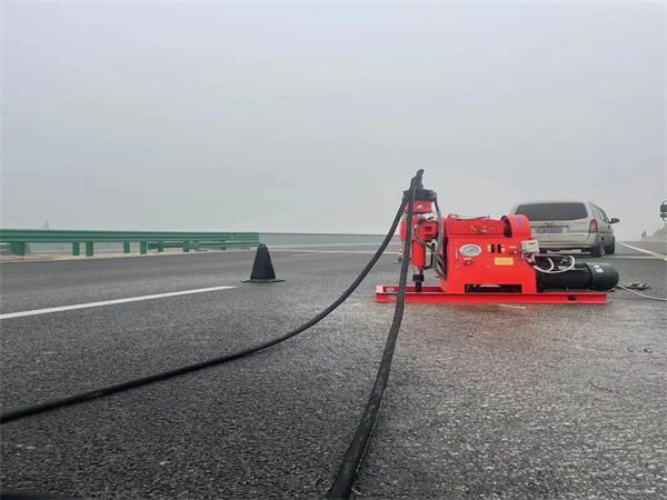 依兰马路路基路面开裂下沉注浆加固灌浆